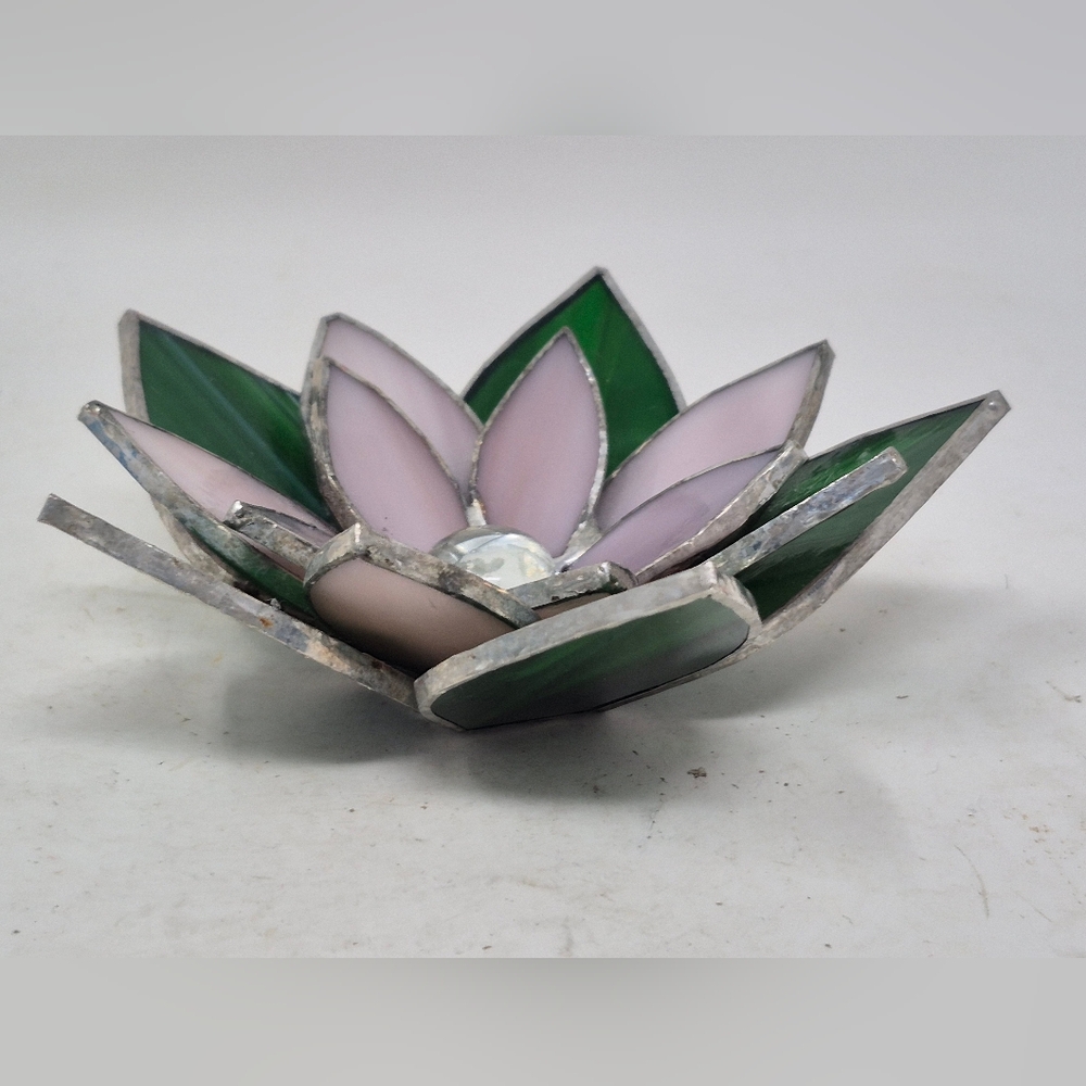Stained Glass Lotus Flower Decor - Picture 4 of 6